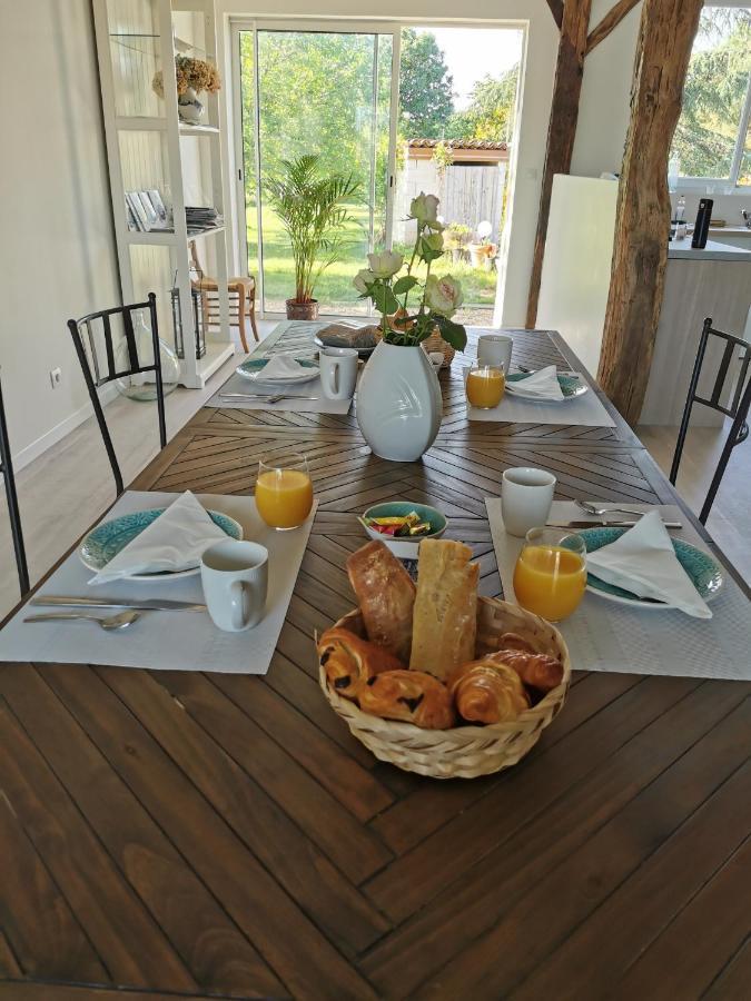 Bed and Breakfast Clos de la source à Saint-Martin-du-Bois  Extérieur photo